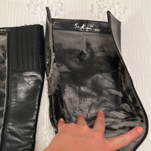 Black leather boots - Picture 4 of 9